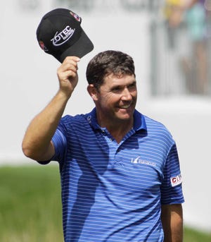 Padraig Harrington acknowledges the crowd as he approaches the 17th green during a two hole playoff against Daniel Berger at the Honda Classic golf tournament, Monday, March 2, 2015, in Palm Beach Gardens, Fla. (AP Photo/Luis M. Alvarez)