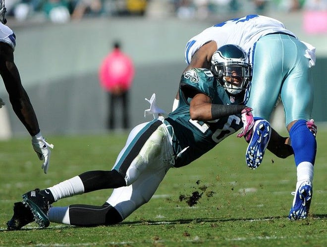 Eagles' cornerback Cary Williams (26), making a tackle against Dallas recently, was cut on Tuesday after just two season with the team.