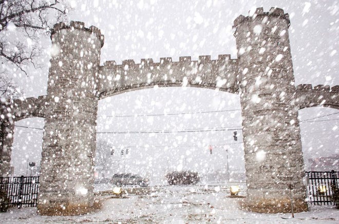 Snow falls near the entrance of Noble Park, Wednesday, March 4, 2015, in Paducah, Ky. A storm stretching from northern Texas to southern New England is set to bring what could be winter’s last significant snowfall for the East Coast. (AP Photo/The Paducah Sun, John Paul Henry)