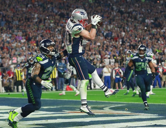 Danny Amendola makes a touchdown catch in the fourth quarter of Super Bowl XLIX.