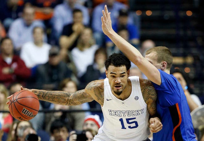 Kentucky forward Willie Cauley-Stein (15) drives on Florida center Alex Murphy (5) during the first half of an NCAA college basketball game in the quarter final round of the Southeastern Conference tournament, Friday, March 13, 2015, in Nashville, Tenn. (AP Photo/Steve Helber)