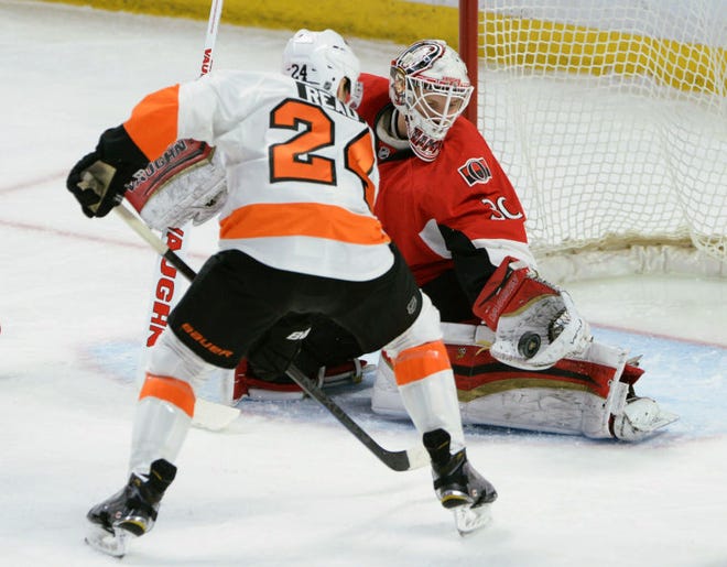 Senators goalie Andrew Hammond makes a glove save on a shot from the Flyers' Matt Read during Sunday's game.