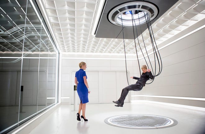 This photo provided by Lionsgate shows, Kate Winslet, left, as Jeanine, and Shailene Woodley, as Tris, in a scene from the film, "The Divergent Series: Insurgent." The movie opens in U.S. theaters Friday, March 20, 2015. (AP Photo/Lionsgate, Andrew Cooper)