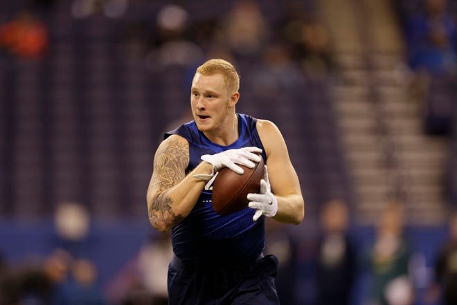 Minnesota tight end Maxx Williams runs a drill at the NFL Combine last month in Indianapolis. Williams is considered the top prospect at his position and could be a Browns target.