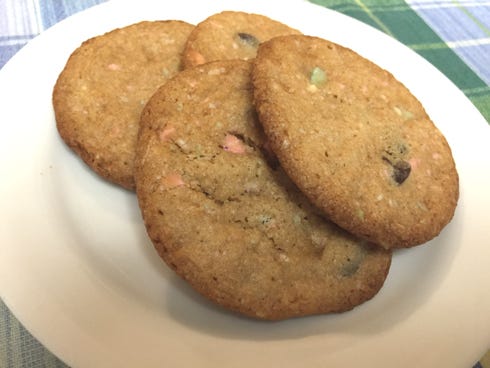 A plate of Linda's Robin's Egg Cookies.