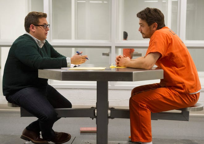 Jonah Hill as "Mike Finkel" and James Franco as "Christian Longo" in TRUE STORY.