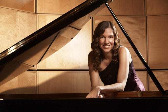 Pianist Lisa Leonard will be the featured soloist Saturday for the Knox-Galesburg Symphony subscription concert finale held at the Orpheum Theatre. SUBMITTED PHOTO
