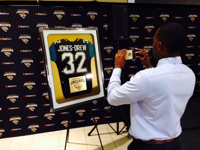 Maurice Jones-Drew retires today as a Jacksonville Jaguars player