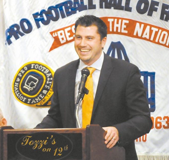 Repository Ray Stewart
n Sports radio and TV personality Dustin Fox, a GlenOak and Ohio State graduate, was the featured speaker at the Pro Football Hall of Fame Luncheon Club on Monday.