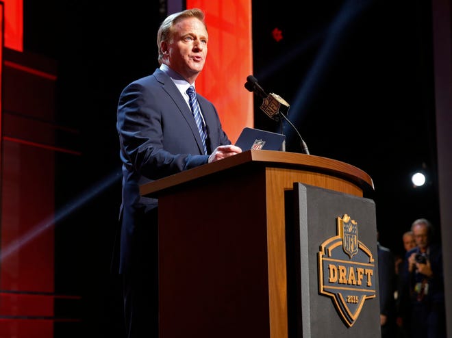 NFL commissioner Roger Goodell announces after the Tampa Bay Buccaneers selects Florida State quarterback Jameis Winston as the first pick in the first round of the 2015 NFL Draft, Thursday, April 30, 2015, in Chicago. (AP Photo/Charles Rex Arbogast)