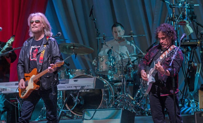 Daryl Hall and John Oates performed Saturday night at a sold-out Stage AE.