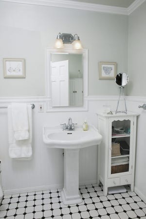 Avoid big contrasts in colors, use mirrors strategically and try a pedestal sink when looking to make a small bathroom feel larger. Brand X Pictures photo