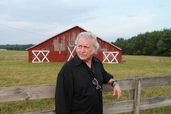 Country music singer T. Graham Brown will appear at the Don Gibson Theatre in Shelby on May 23. His hit songs include ‘I Tell It Like It Used To Be,’ ‘Wine Into Water’ and ‘Darlene.’
