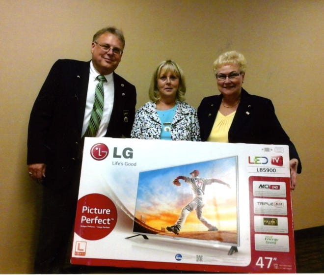 Glenn and Cathy Suever present Linda McKay with her prize, a flat-screen television. Courtesy photo