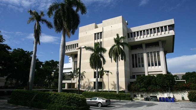 The former West Palm Beach City Hall site has stood dormant since the city moved into its new complex in 2009. (J. Gwendolynne Berry/The Palm Beach Post)