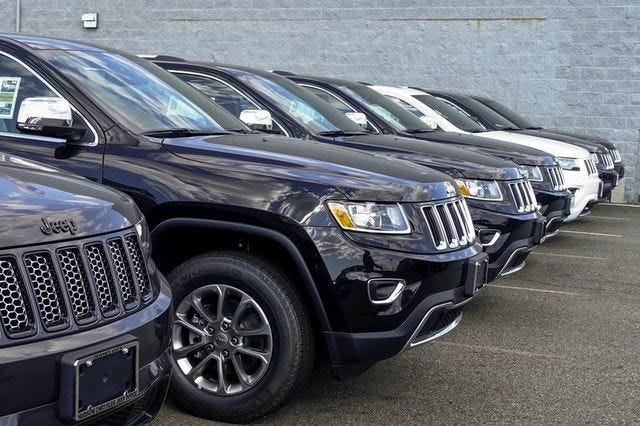 2015 Jeep Grand Cherokee are exhibited on a car dealership in New Jersey, July 24, 2015. Fiat Chrysler will recall 1.4 million vehicles in the United States to install software to prevent hackers from gaining remote control of the engine, steering and other systems in what federal officials said was the first such action of its kind. REUTERS/Eduardo Munoz 
 An auto dealership selling the Jeep Grand Cherokee and other Chrysler vehicles is seen in Los Angeles July 24, 2015. REUTERS/Phil McCarten