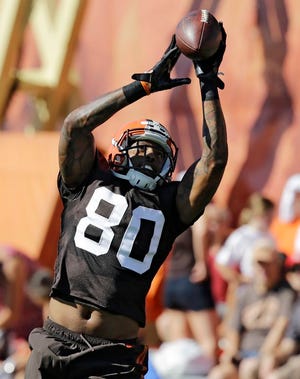 Dwayne Bowe makes a catch during training camp in Berea.