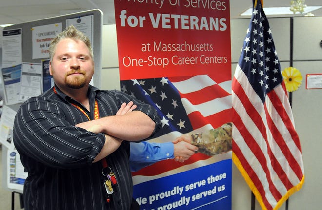 7.31.15

FRAMINGHAM - Veteran Nick Charbonneau helps unemployed veterans find jobs with the Employment and Training Resources Center in Framingham. Daily News Staff Photo/ John Thornton

MWDN