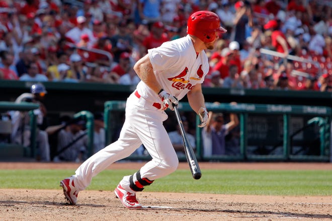 St. Louis Cardinals' Brandon Moss hits a walkoff single to drive in Jason Heyward to score the winning run during the ninth inning of a baseball game against the Colorado Rockies, Sunday, Aug. 2, 2015, in St. Louis. (AP Photo/Scott Kane)