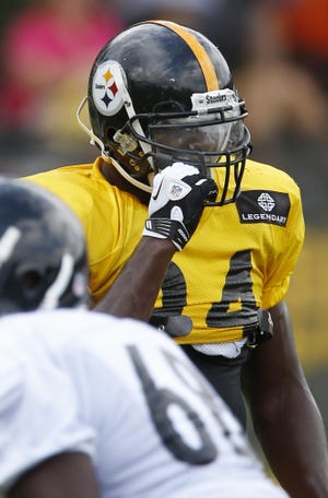 Pittsburgh Steelers inside linebacker Lawrence Timmons (94) goes through drills during practice at NFL football training camp in Latrobe, Pa., Monday, Aug. 3, 2015. (AP Photo/Keith Srakocic)
