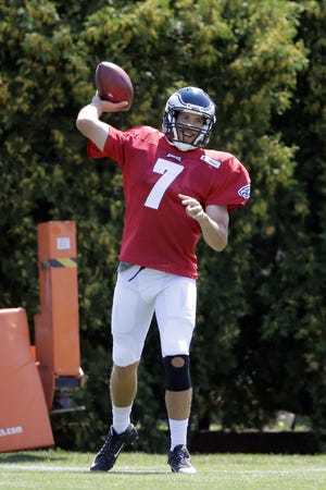 Philadelphia Eagles quarterback Sam Bradford throws a pass during practice at NFL football training camp, Friday, Aug. 7, 2015, in Philadelphia. (AP Photo/Matt Rourke)