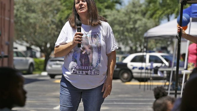 Kathy Curtis, of West Palm Beach, whose daughter was murdered in 2012, spoke during Saturday’s event. (Bill Ingram / Palm Beach Post)