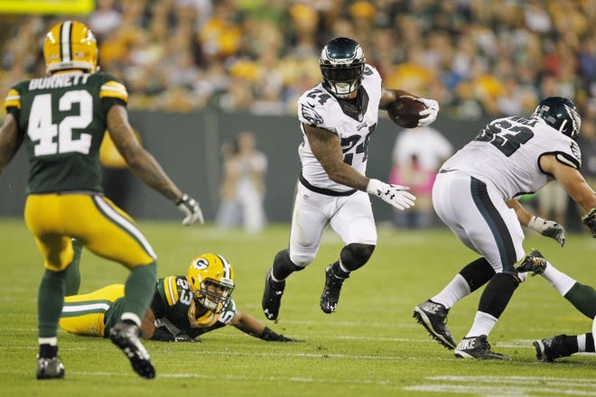Philadelphia Eagles' Ryan Mathews runs during the first half of an NFL football game against the Green Bay Packers Saturday, Aug. 29, 2015, in Green Bay, Wis. (AP Photo/Matt Ludtke)