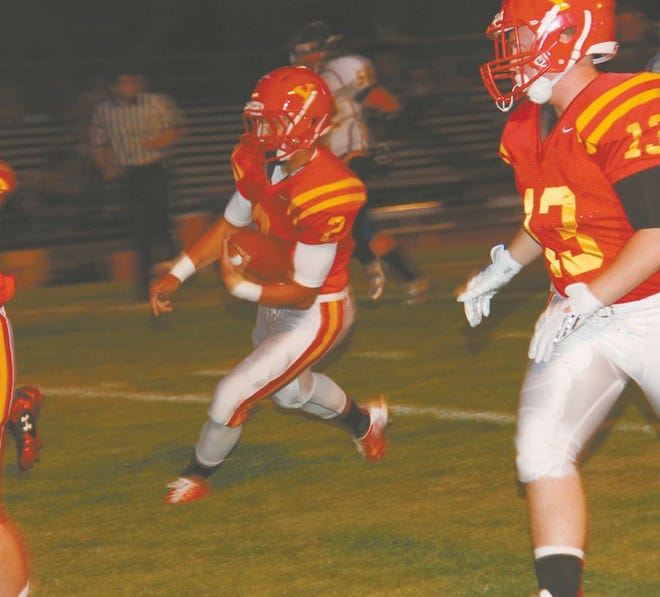 Senior Drew Kannely-Robles of Yreka High scored two touchdowns in a quarter of work against Mount Shasta on Friday.
Daily News Photo/Bill Choy