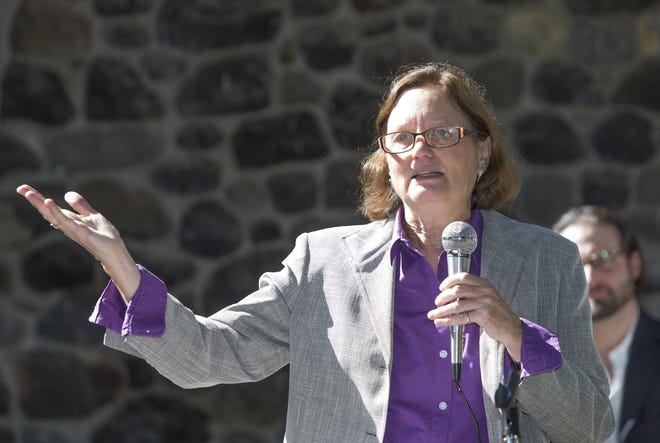 Lucy Vinis announces her campaign for mayor of Eugene. (Chris Pietsch/The Register-Guard)