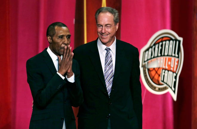 Basketball Hall of Fame inductee Jo Jo White pauses to acknowledge applause during the enshrinement ceremony for the Class of 2015 of the Naismith Memorial Basketball Hall of Fame in Springfield, Mass., Friday, Sept. 11, 2015. At right is White's Boston Celtics teammate, Hall of Famer Dave Cowens. (AP Photo/Charles Krupa)