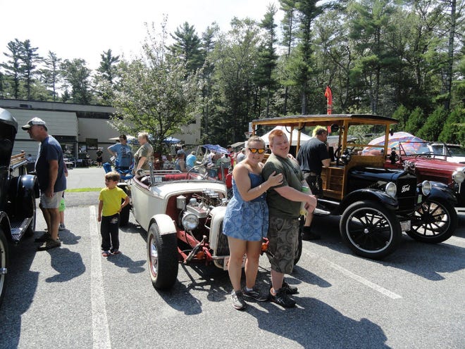 Emilee Damon and George Coulter enjoyed the South Shore Antique 

Auto Club event at New England Village last Sunday. COURTESY PHOTO