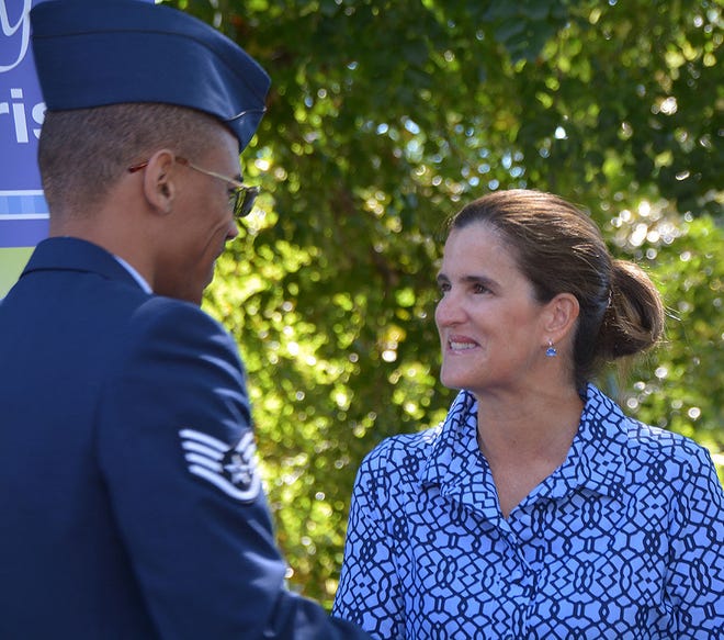 Air Force Staff Sgt. Alvin Jay Jones receives a $5,000 scholarship from New Jersey first lady Mary Pat Christie.