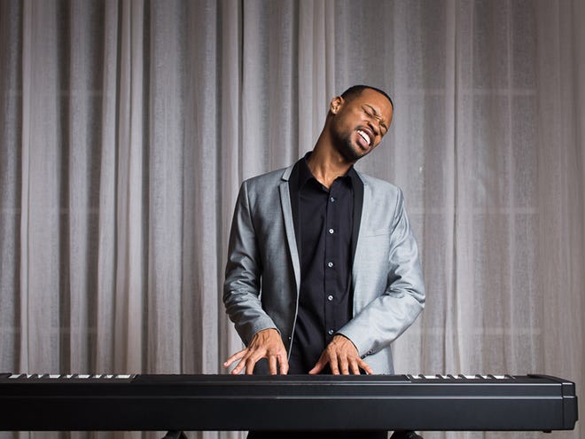 Jazz/reggae pianist Jaime Hinckson will perform Sunday at Rockeys Piano Bar.