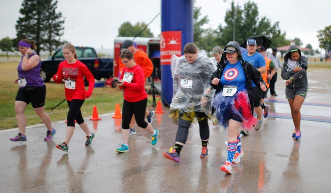 Rainy weather greeted participants in the Bands on the Run 5k. [Photo by Sarah Phipps, The Oklahoman]