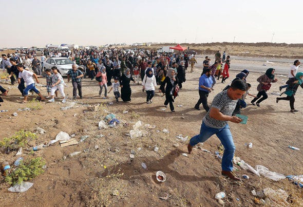Refugees flee radical Sunni fighters in Iraq. (AP photo)
