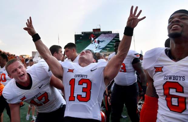 David Glidden (13) celebrates with teammates after his two late field goals beat Texas 30-27. (Photo by Sarah Phipps)