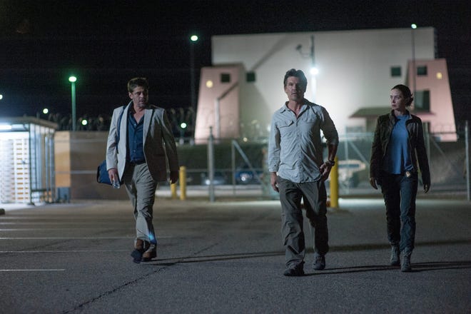Alejandro (Benicio Del Toro), Matt Graver (Josh Brolin), and Kate Macer (Emily Blunt) get ready to go to work.