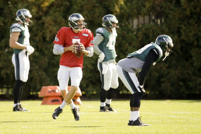 Eagles quarterback Sam Bradford throws a pass during practice Thursday, Oct. 15, 2015, in Philadelphia.