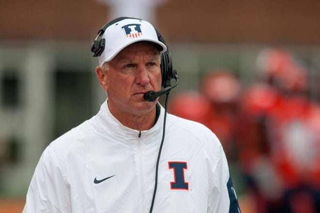 Illinois interim head coach Bill Cubit walks the sidelines during the second quarter of an NCAA football game against Nebraska Saturday, Oct. 3, 2015, at Memorial Stadium in Champaign, Ill.