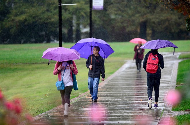 With rain in the area for the Upstate area, staff and students make their way around the campus at Converse College on Nov. 2, 2015. ALEX HICKS JR./alex.hicks@shj.com