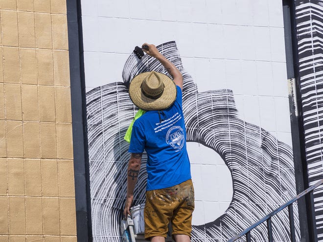 A chance to meet the artists painting downtown murals in the "352walls/The Gainesville Urban Art Initiative" is planned from 7:30 to 9:30 tonight at the Thomas Center. Pictured is Italian artist 2501, shown painting the first 352walls mural on the 08 Seconds building last June.