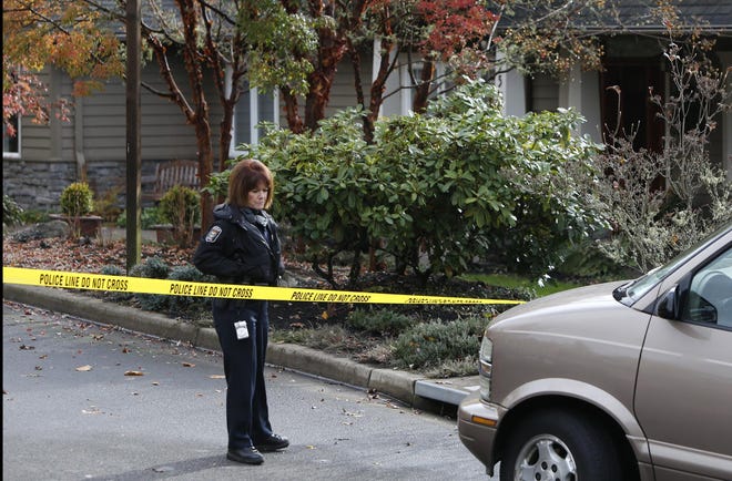 Eugene Police officers responded to a stabbing in Eugene on Tuesday, November 24, 2015 where a 53-year-old person was injured. (Andy Nelson/The Register-Guard)