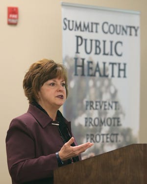 Summit County Public Health Commissioner Donna Skoda directs a  meeting at the Summit County Health Department. (Phil Masturzo/Akron Beacon Journal)