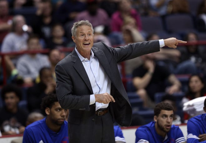 Brett Brown's four-year contract with the Sixers expires at the end of the 2016-17 season.