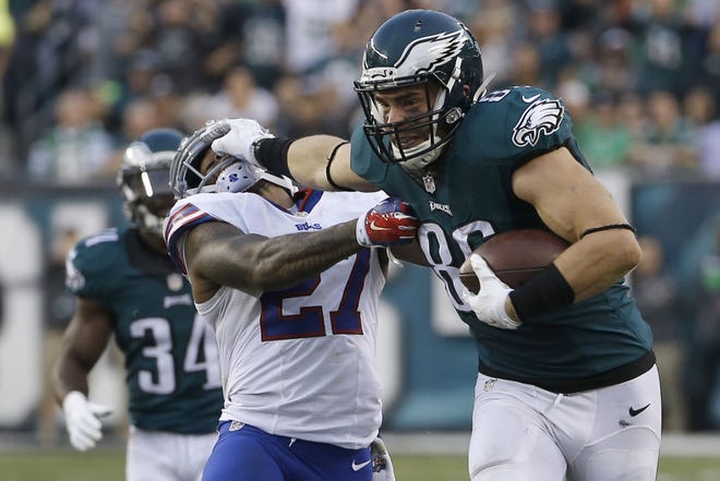 Eagles tight end Zach Ertz has a displaced rib and won't play when the Birds meet the Bears on Monday night.