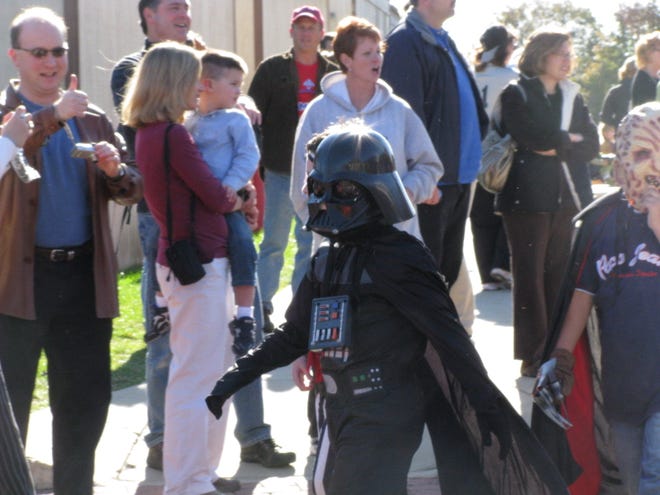 Bill's "Star Wars" obsession was in full force when he dressed as Darth Vader for Halloween 2008.