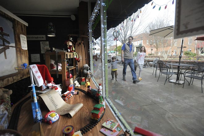 Jongo Java took first prize in the best Christmas Decorations on Main Street Hendersonville.