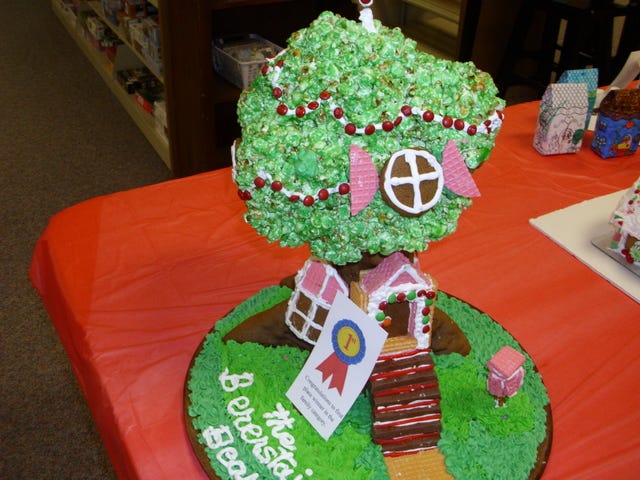 Colo Library Hosts Gingerbread Contest
