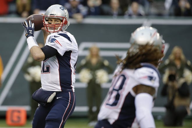 Tom Brady looks for Brandon Bolden in Sunday's game against the Jets.