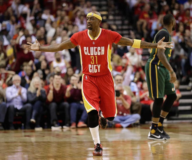 Houston Rockets guard Jason Terry motions to the crowd after making a basket against the Utah Jazz during the second half of an NBA basketball game Thursday, Jan. 7, 2016, in Houston. Houston won 103-94. (AP Photo/Bob Levey)